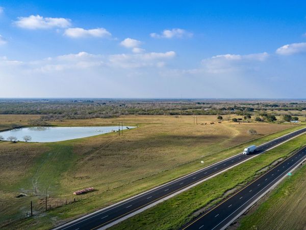 10532 Us Highway 77, Victoria, TX 77905