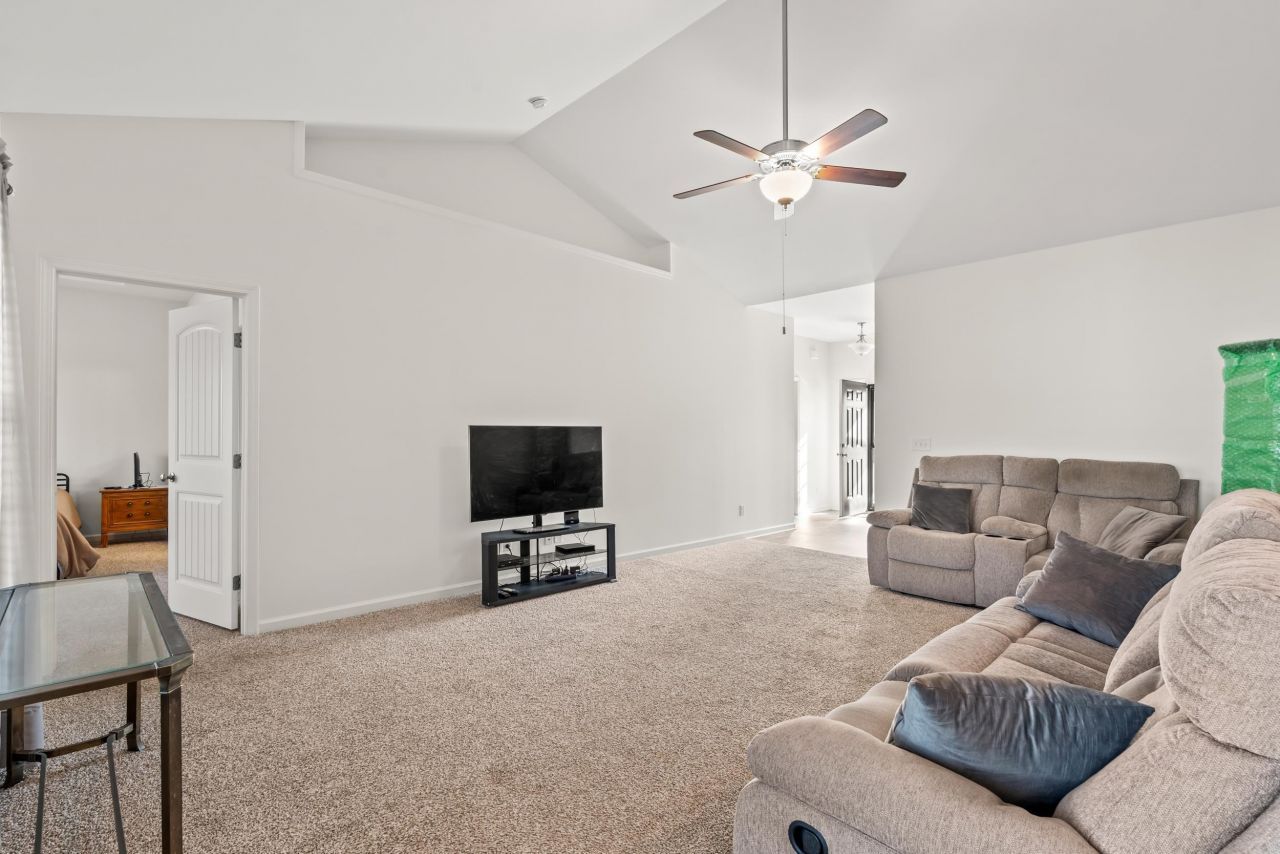 101 Palm Terrace Loop Photo 4