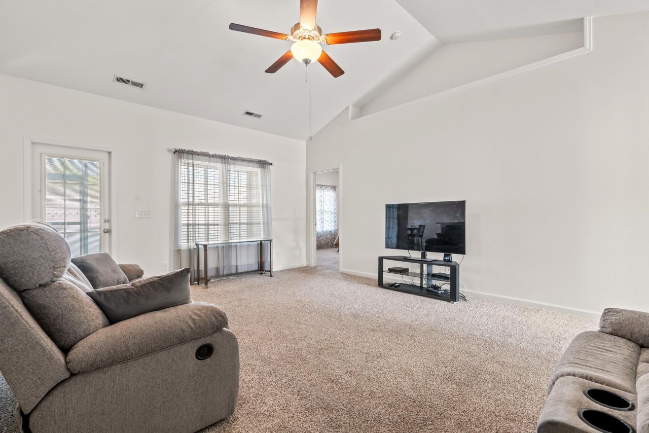 101 Palm Terrace Loop Photo 6