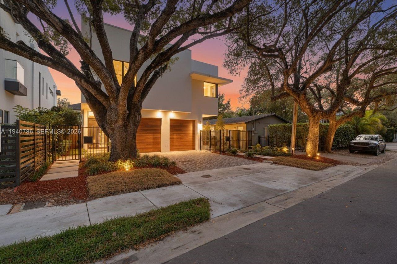 3073 Hibiscus St., Miami, FL 33133 Photo