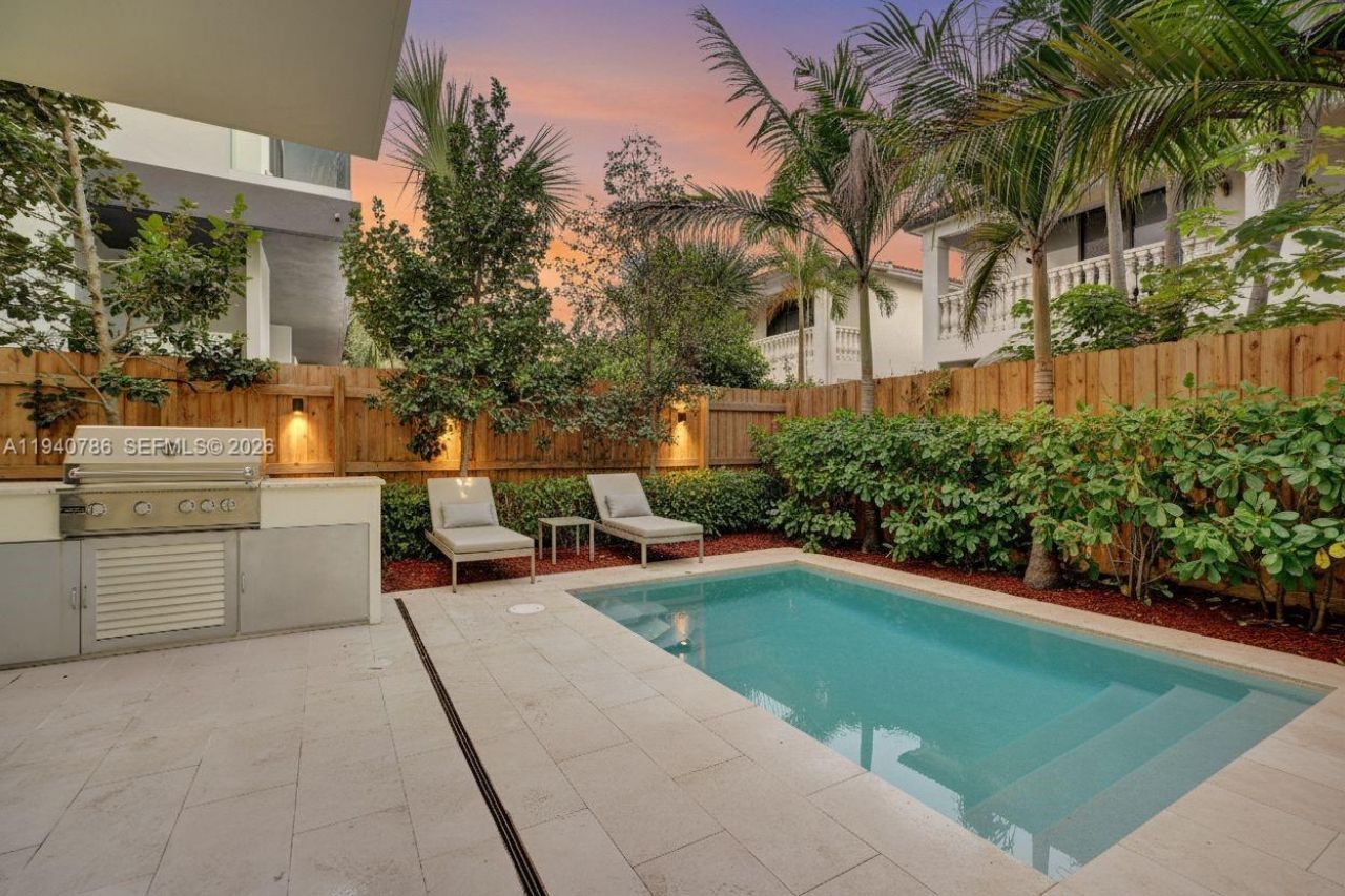 3073 Hibiscus St., Miami, FL 33133 Photo