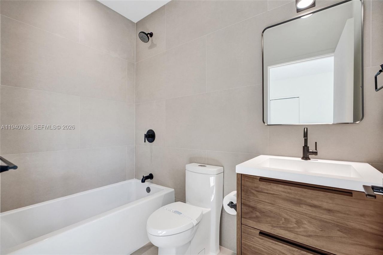 3073 Hibiscus St., Miami, FL 33133 Photo