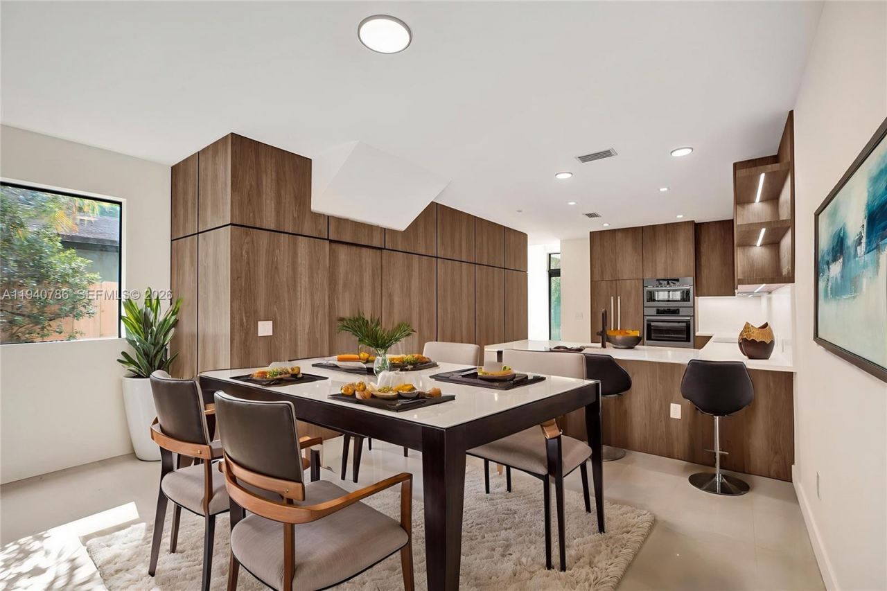 3073 Hibiscus St., Miami, FL 33133 Photo