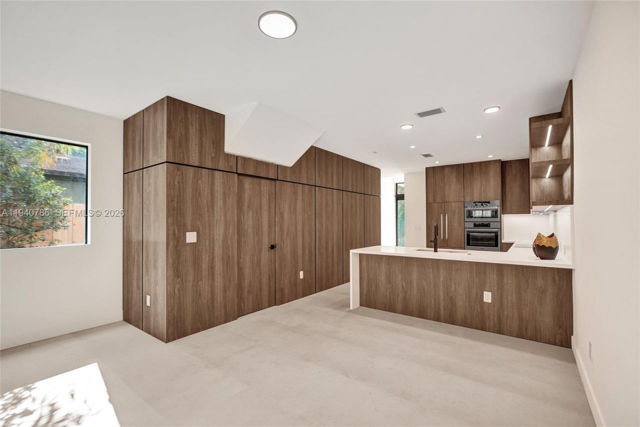 3073 Hibiscus St., Miami, FL 33133 Photo