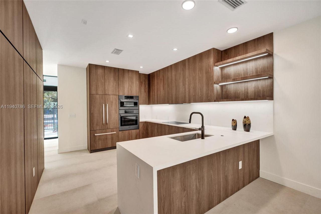 3073 Hibiscus St., Miami, FL 33133 Photo