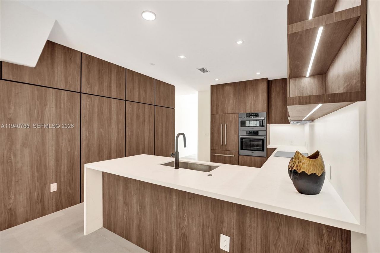 3073 Hibiscus St., Miami, FL 33133 Photo