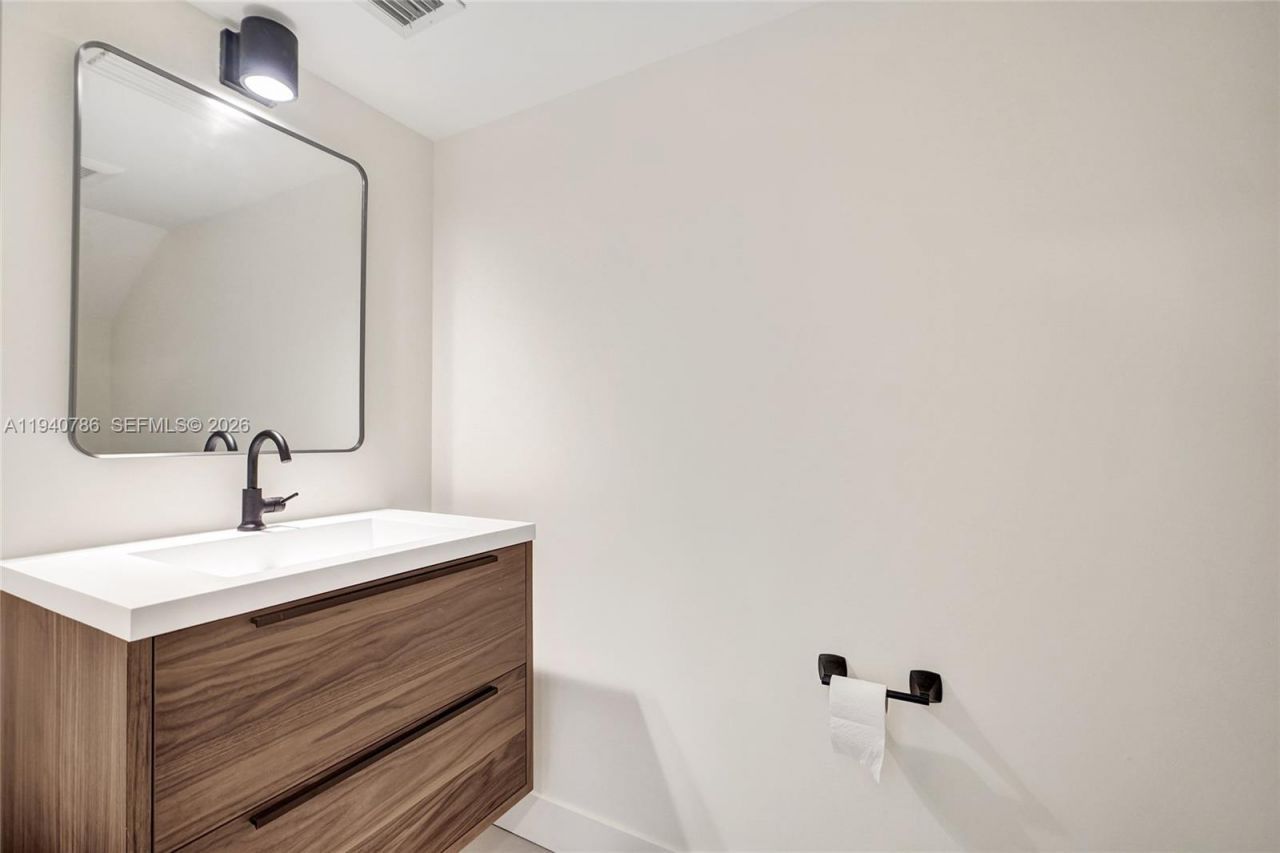 3073 Hibiscus St., Miami, FL 33133 Photo