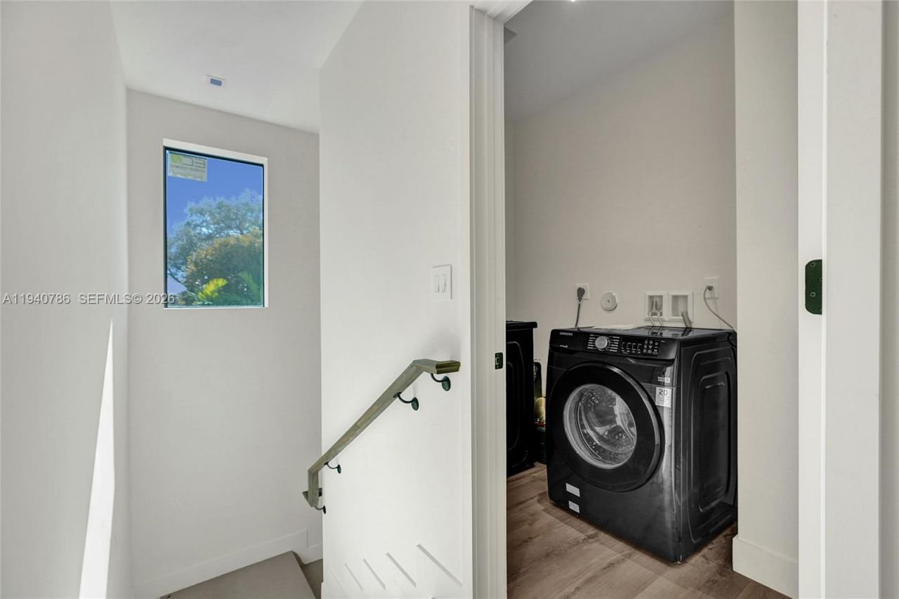 3073 Hibiscus St., Miami, FL 33133 Photo