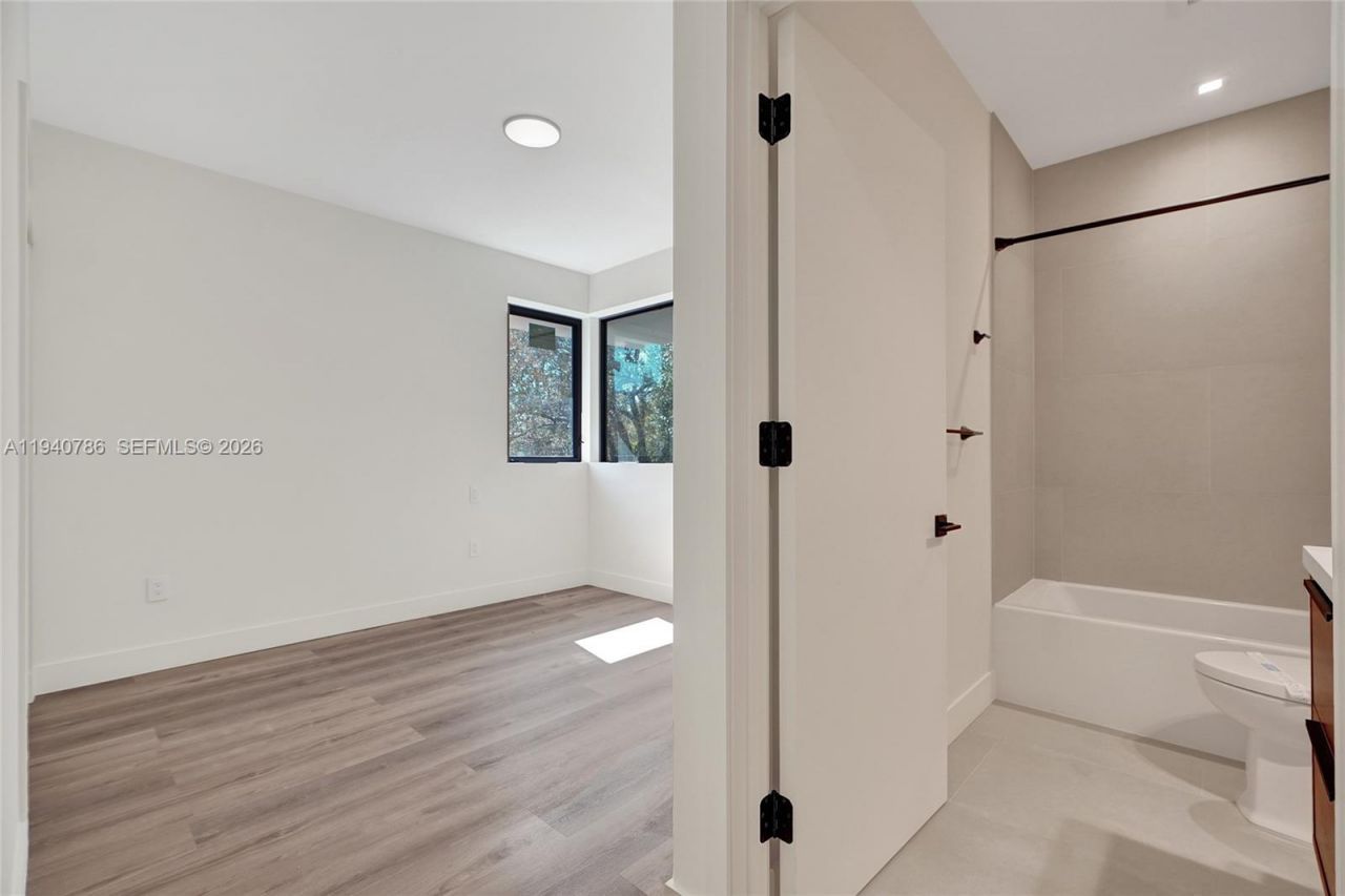 3073 Hibiscus St., Miami, FL 33133 Photo