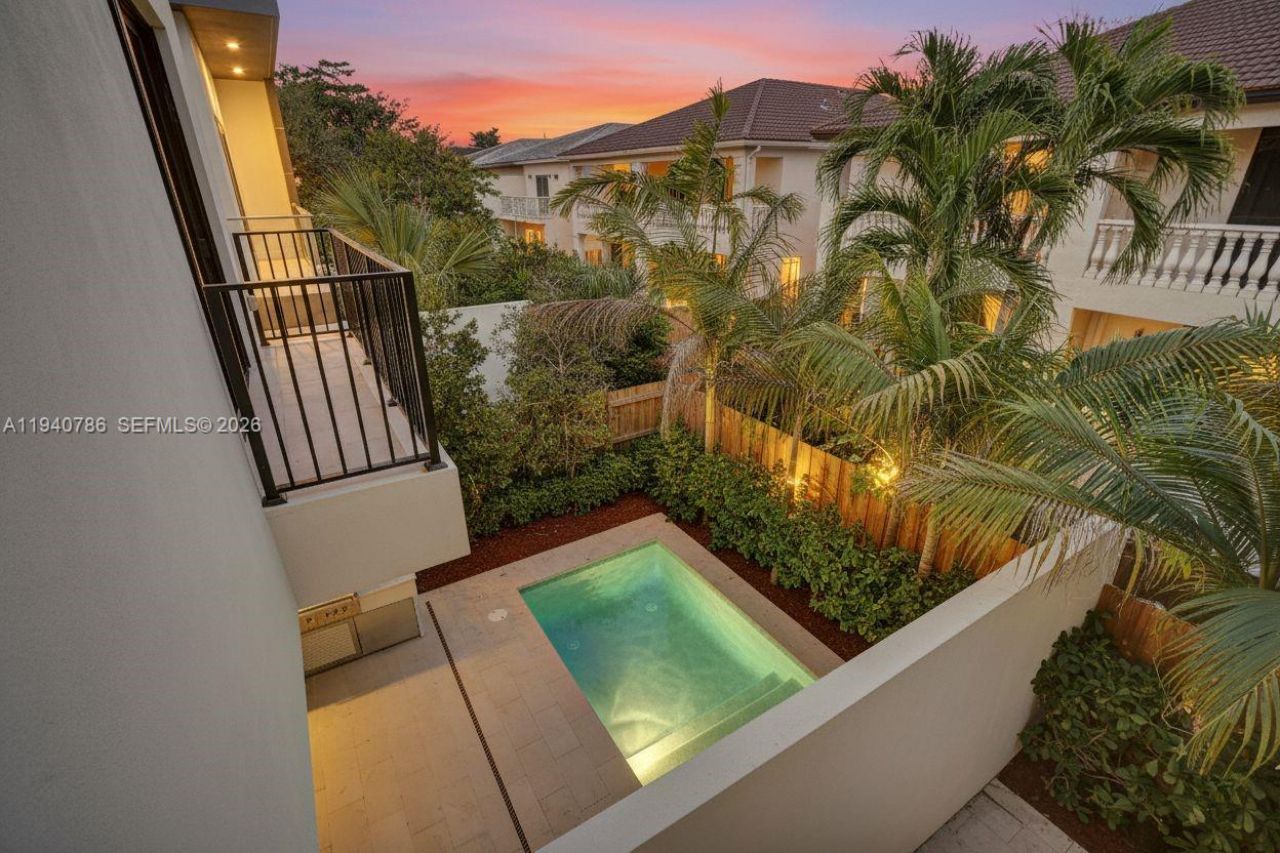 3073 Hibiscus St., Miami, FL 33133 Photo