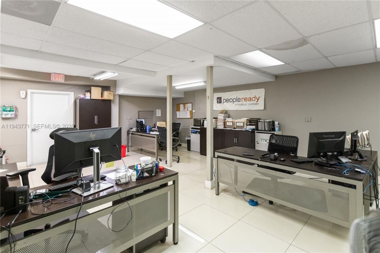 2025 N Dixie Hwy, Pompano Beach, FL 33060 Photo