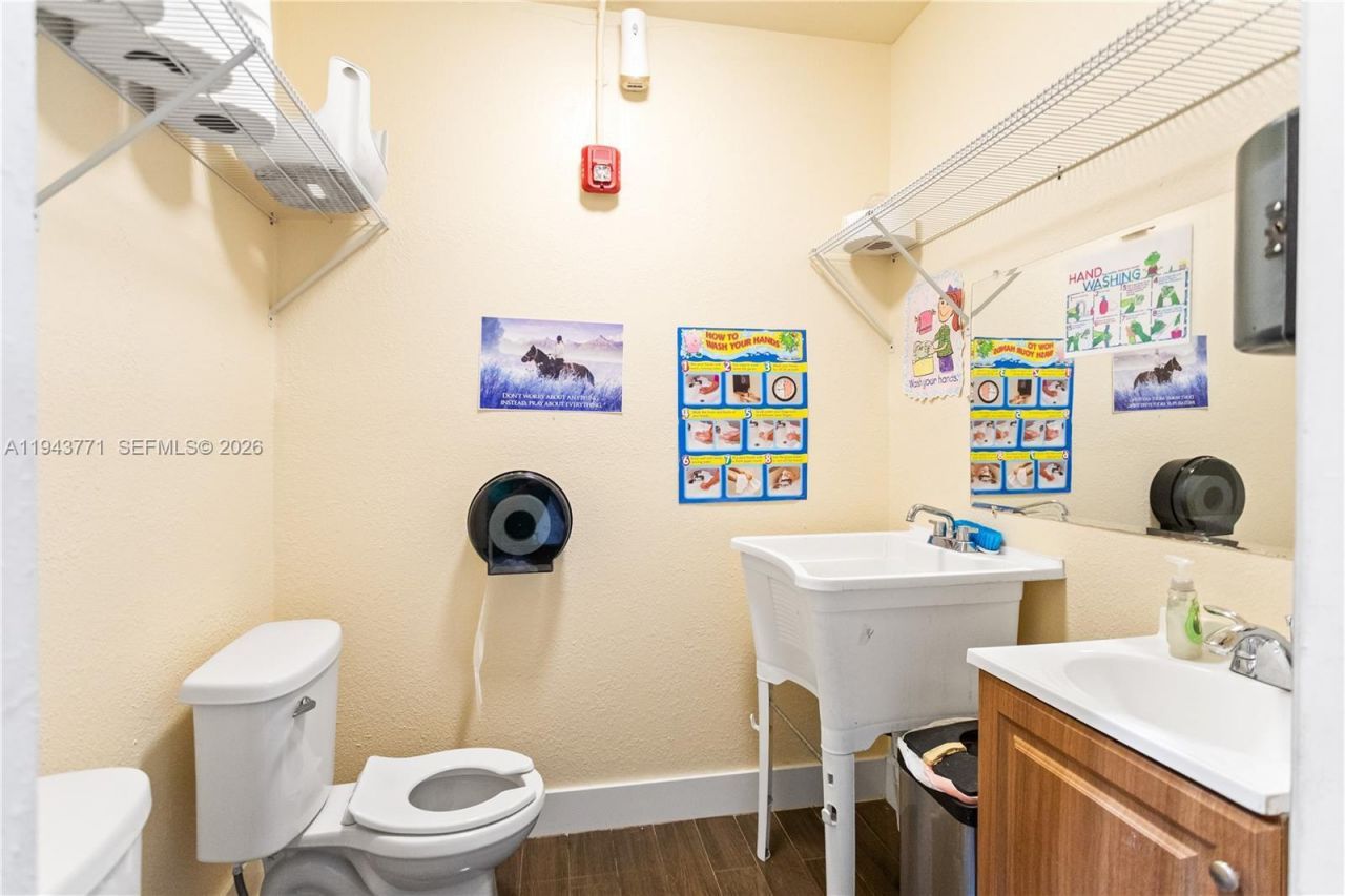 2025 N Dixie Hwy, Pompano Beach, FL 33060 Photo