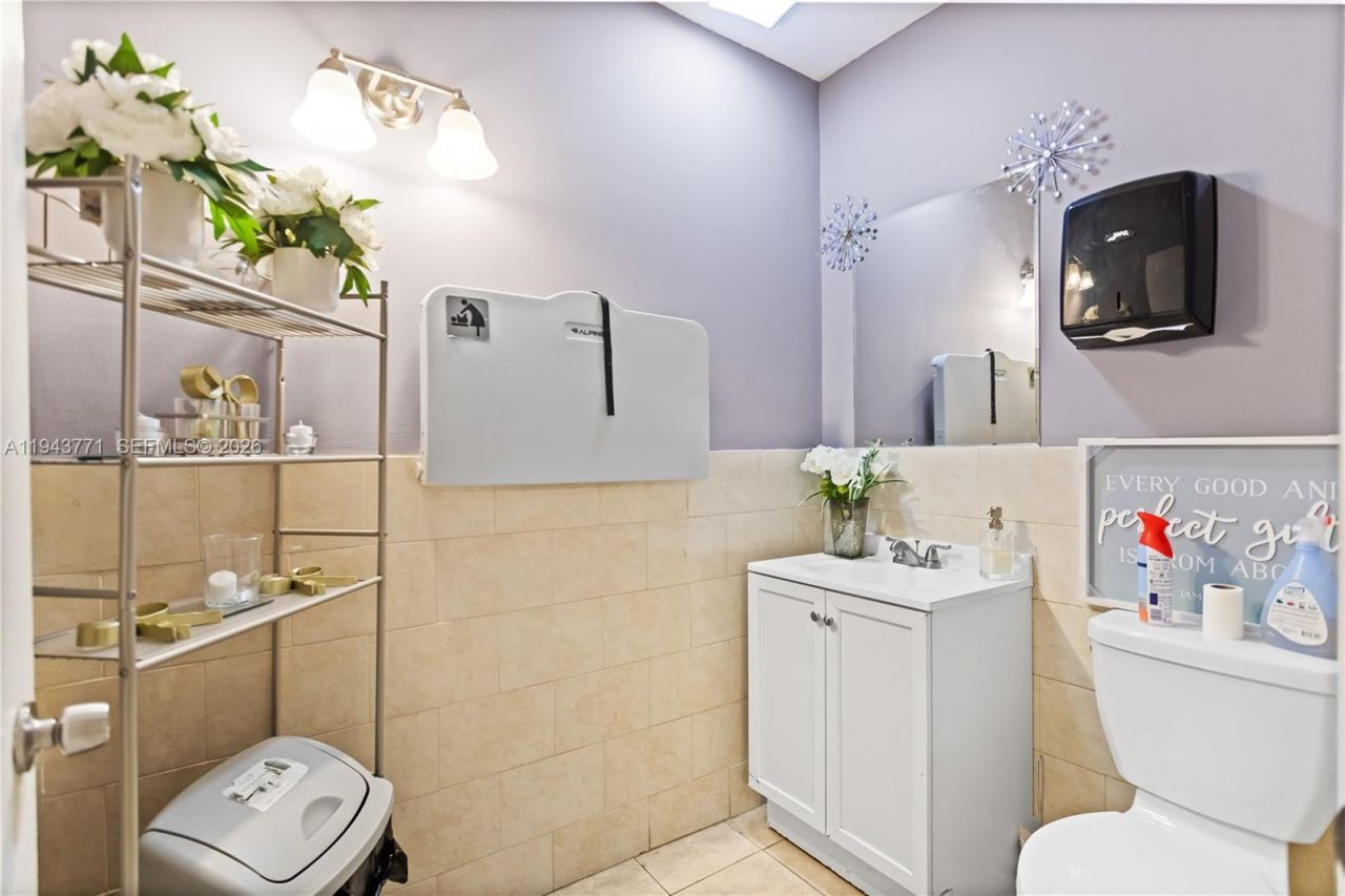 2025 N Dixie Hwy, Pompano Beach, FL 33060 Photo