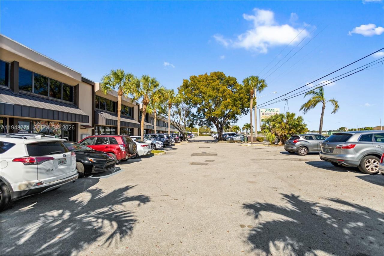 2025 N Dixie Hwy, Pompano Beach, FL 33060 Photo