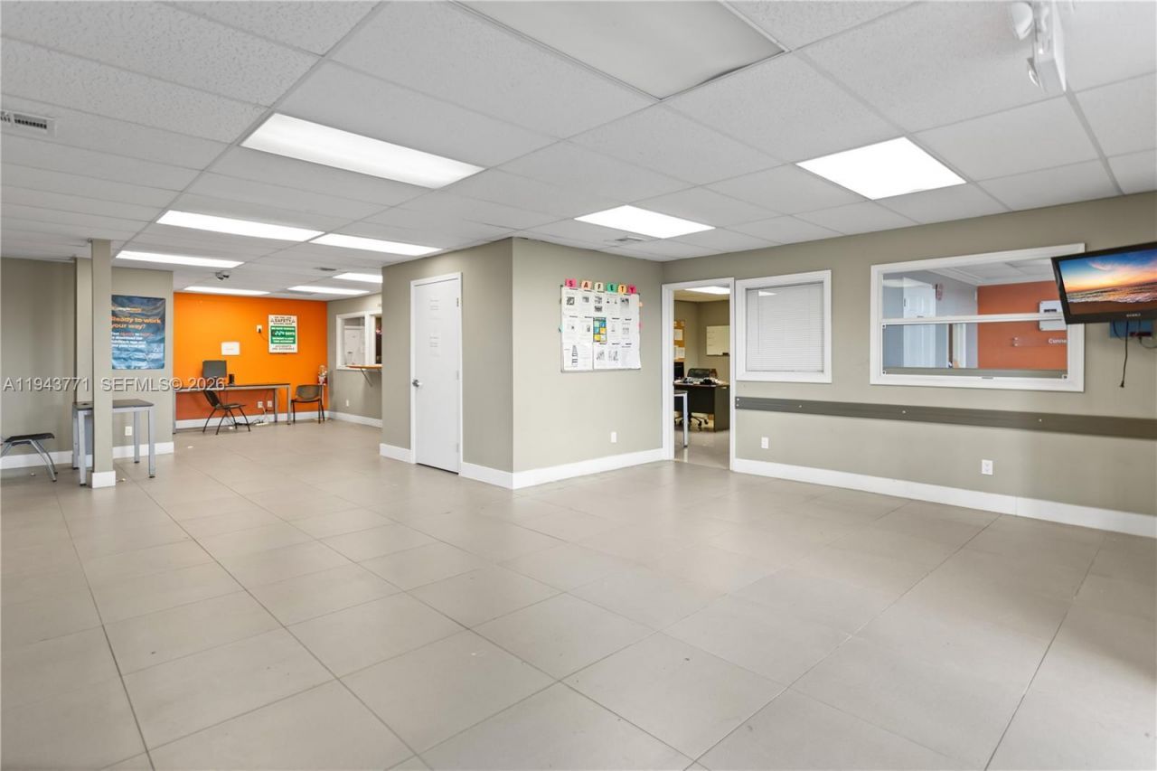 2025 N Dixie Hwy, Pompano Beach, FL 33060 Photo