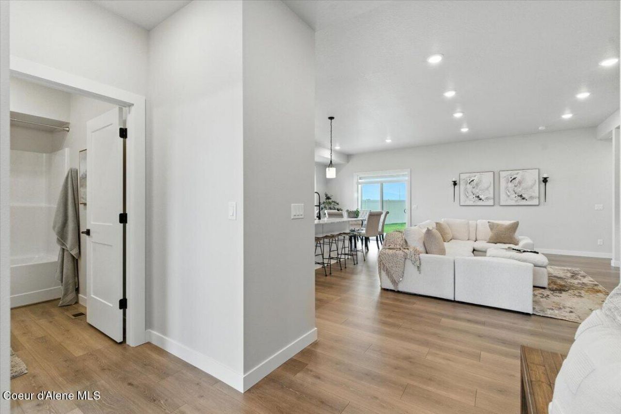 7037 N Coeur Terre Blvd, Coeur d Alene, ID 83815 Main Photo