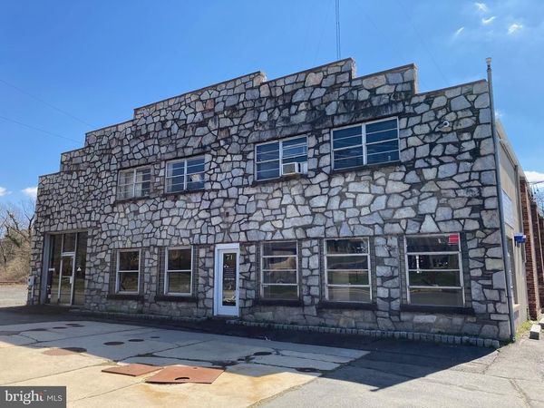 71 E BROAD STREET, HOPEWELL, NJ 08525