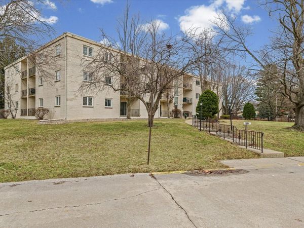 1004 E Harding Drive, Unit 303, Urbana, IL 61801