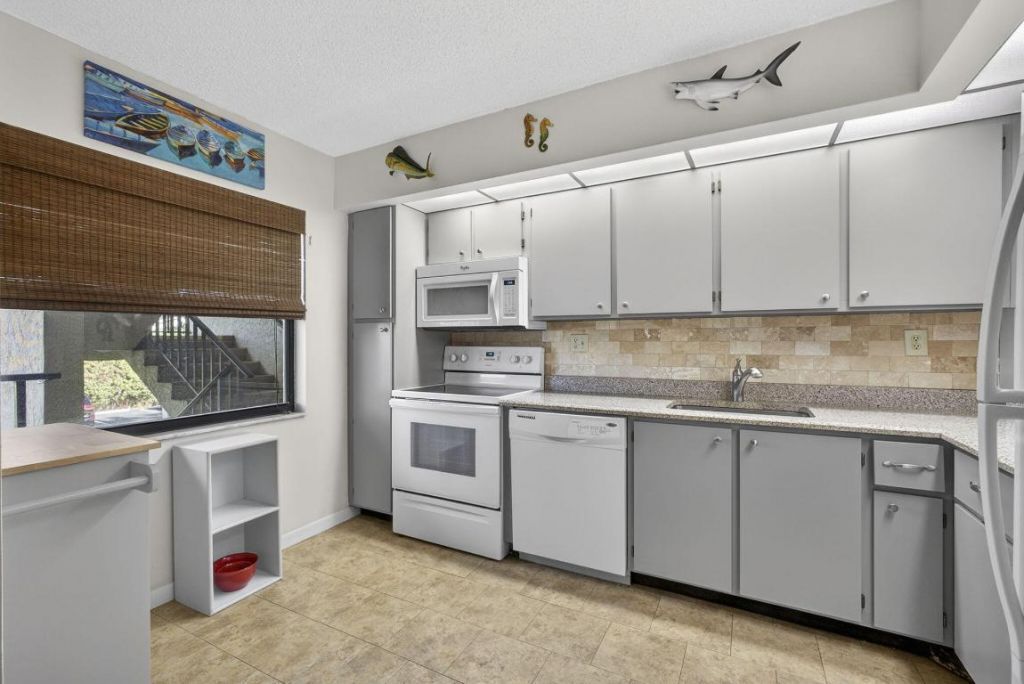 896 N Federal Highway, Unit 225, Lantana, FL 33462 Photo