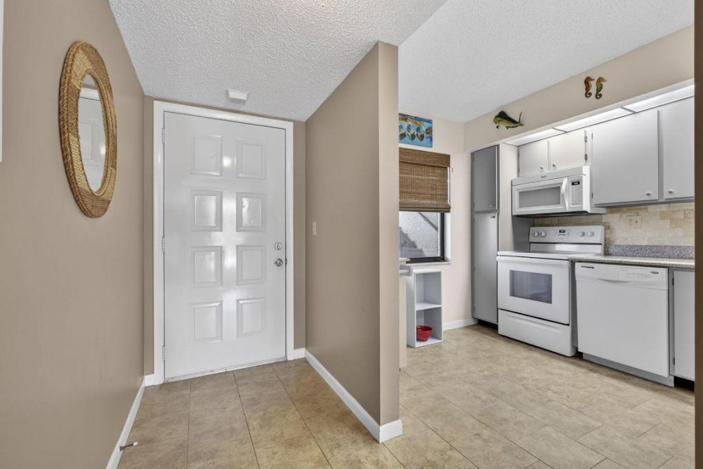 896 N Federal Highway, Unit 225, Lantana, FL 33462 Photo