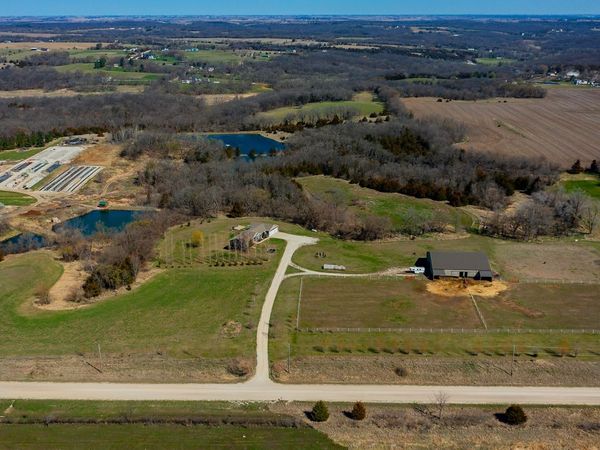 19075 Jewell Drive, Earlham, IA 50072