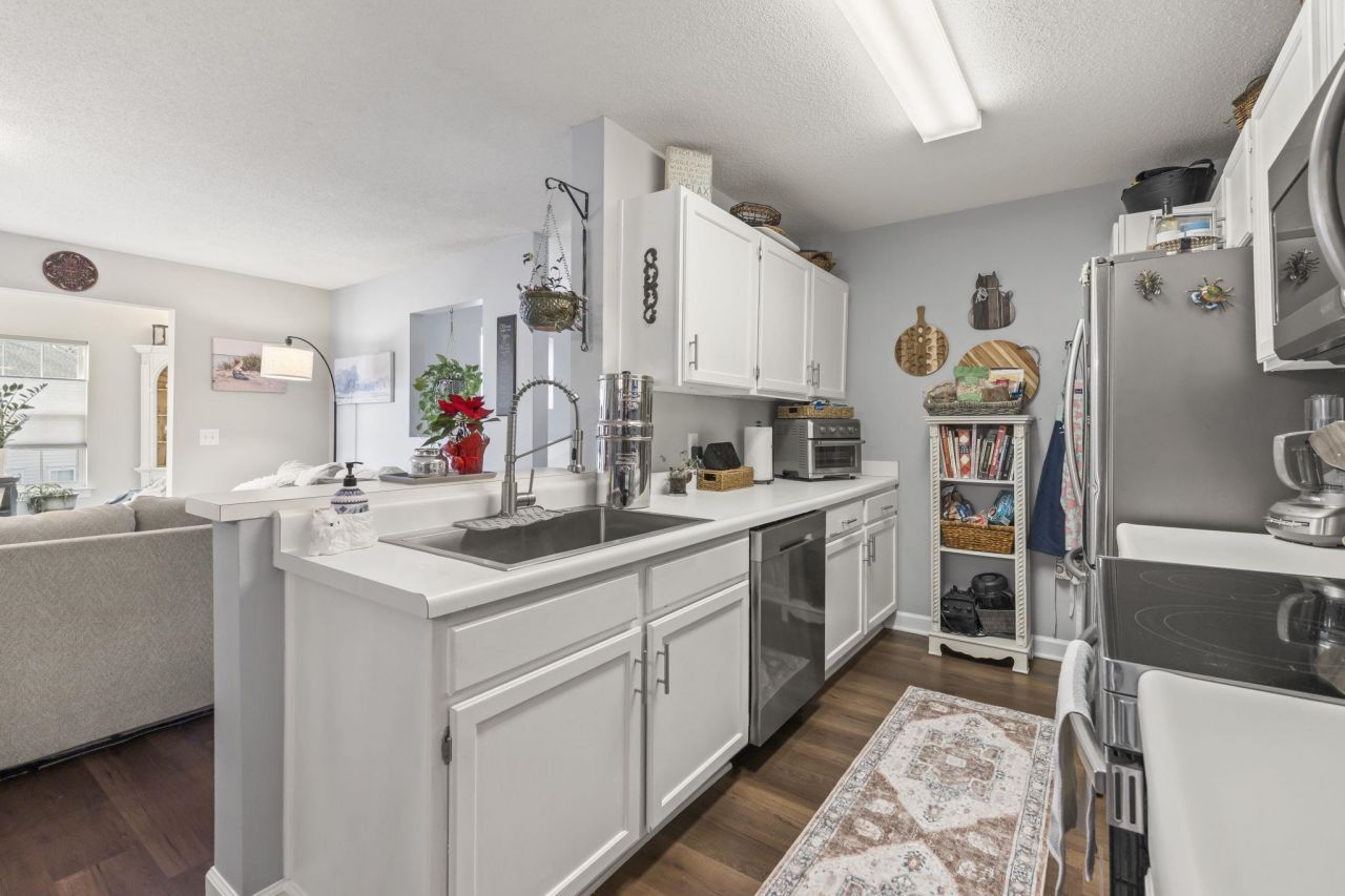 4383 Daphne Ln. Photo 10