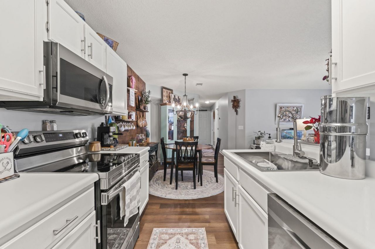 4383 Daphne Ln. Photo 11