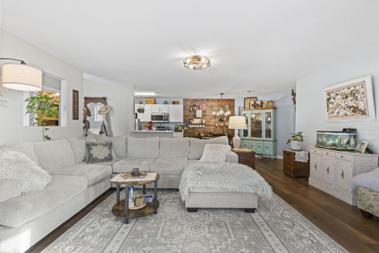 4383 Daphne Ln. Photo 14