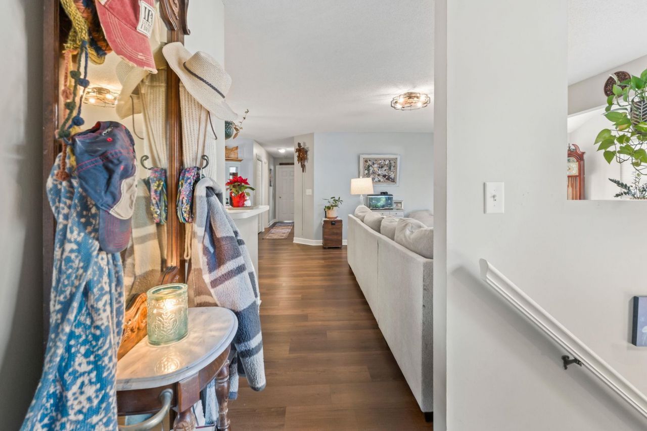 4383 Daphne Ln. Photo 7