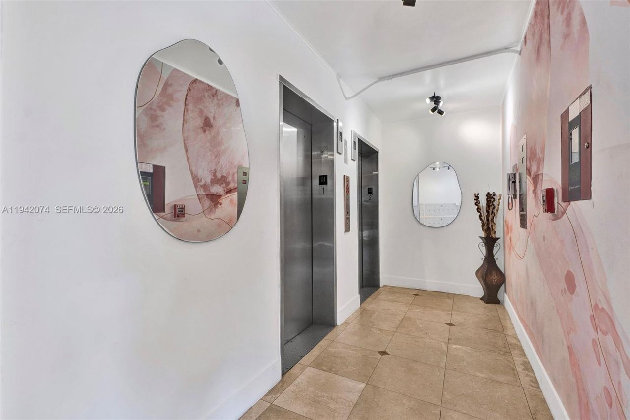 7133 Bay Dr, Unit 305, Miami Beach, FL 33141 Photo