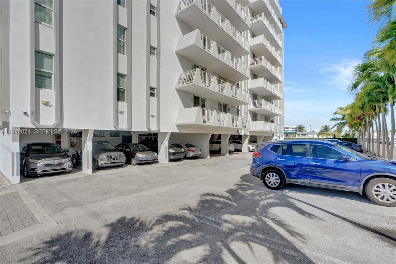 7133 Bay Dr, Unit 305, Miami Beach, FL 33141 Photo