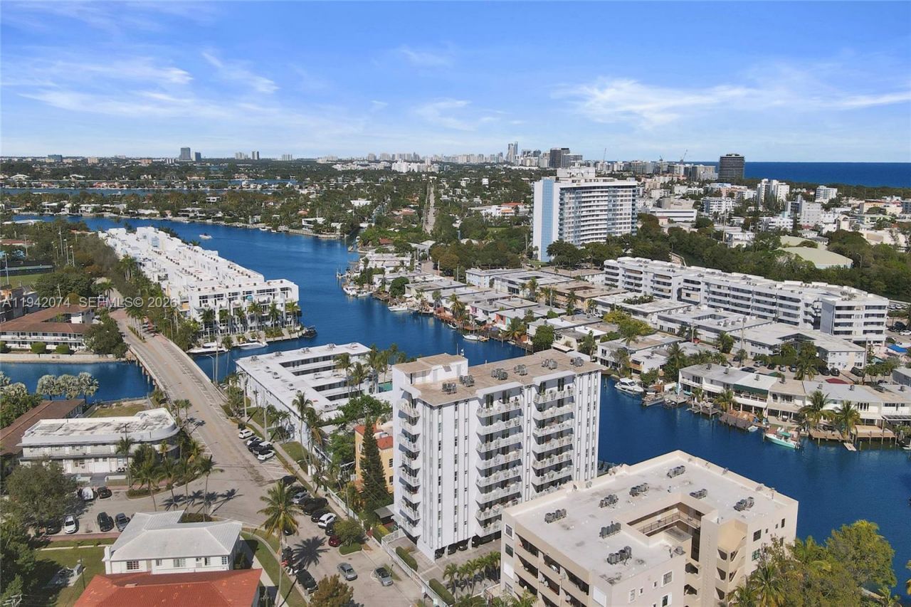 7133 Bay Dr, Unit 305, Miami Beach, FL 33141 Photo