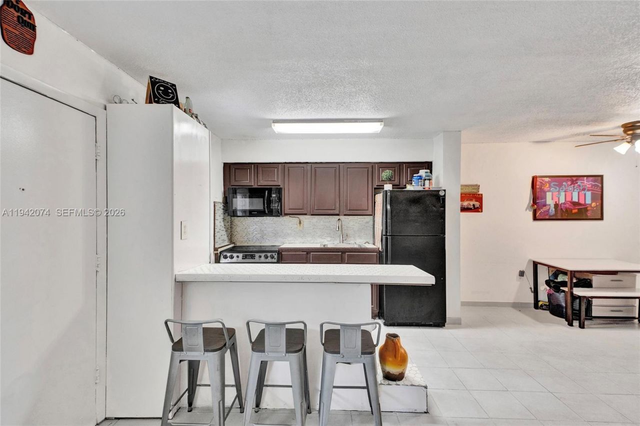 7133 Bay Dr, Unit 305, Miami Beach, FL 33141 Photo