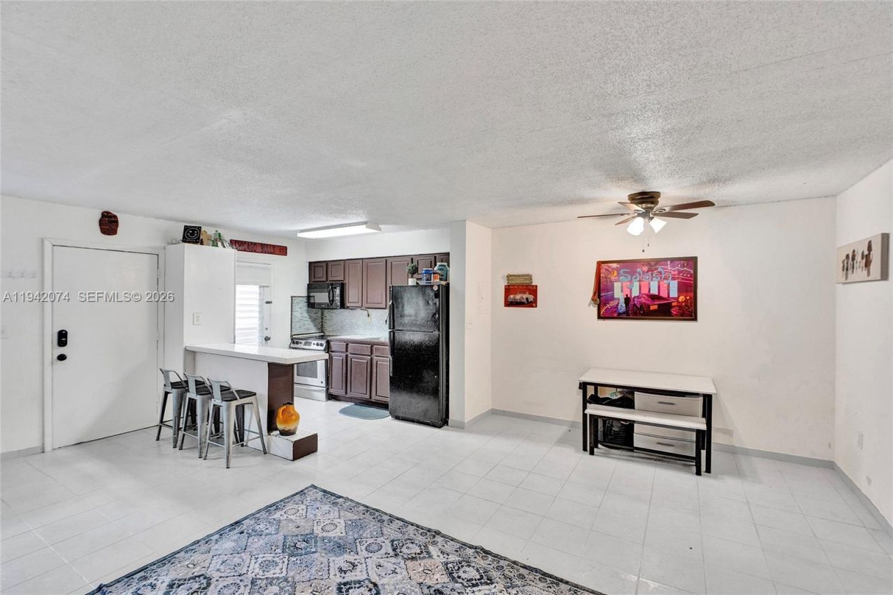 7133 Bay Dr, Unit 305, Miami Beach, FL 33141 Photo