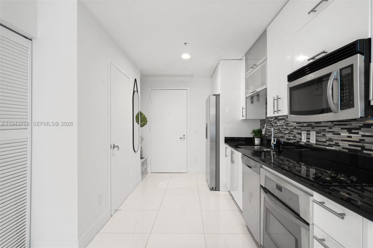 60 SW 13th St , Unit 2812, Miami, FL 33130 Photo