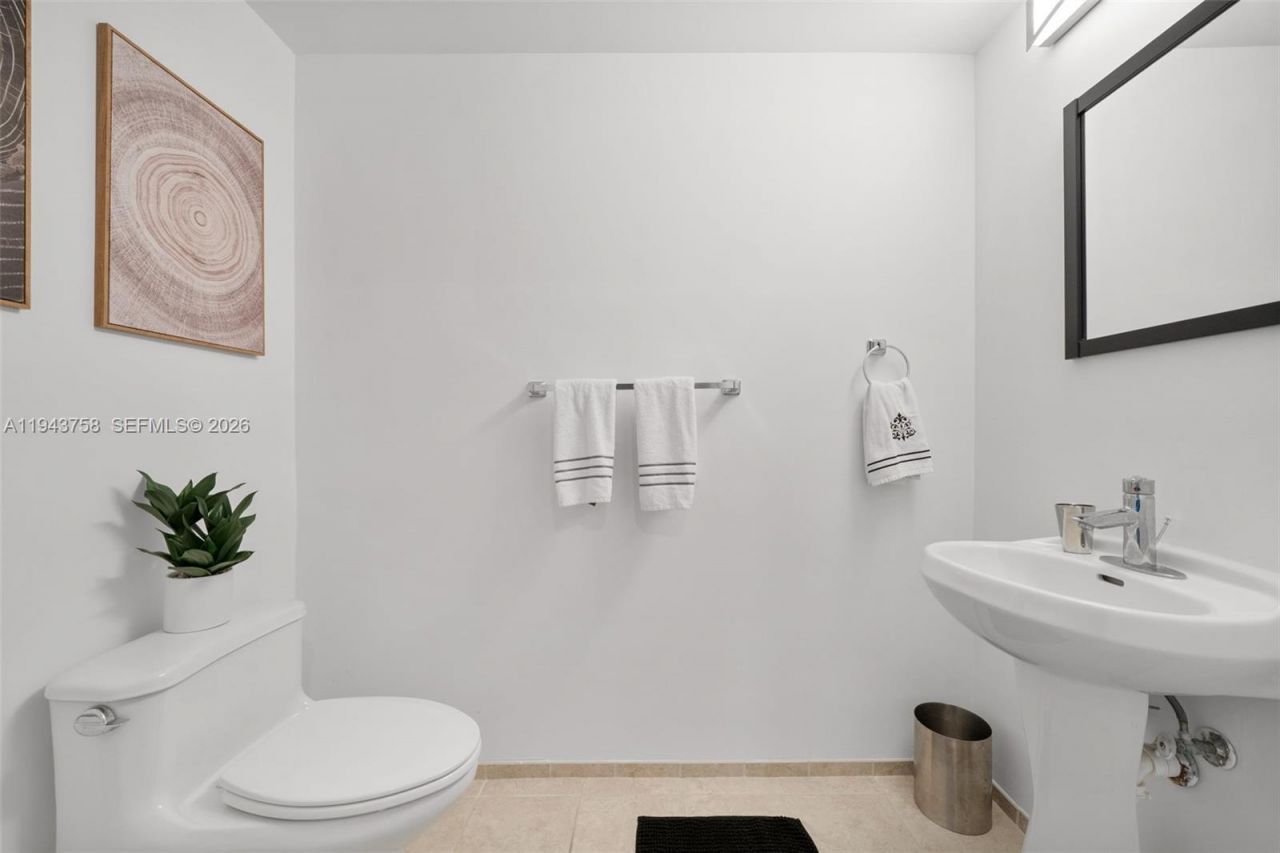 60 SW 13th St , Unit 2812, Miami, FL 33130 Photo