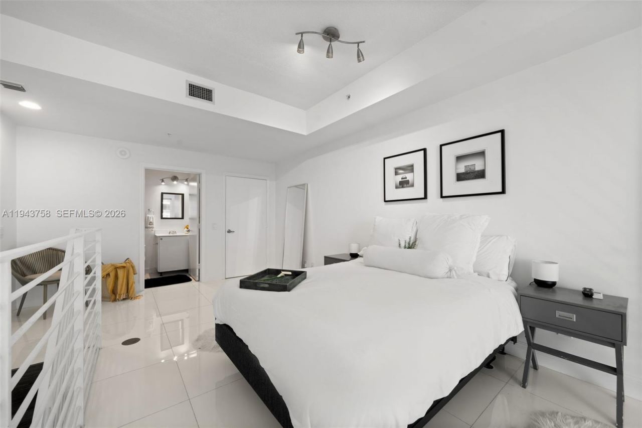 60 SW 13th St , Unit 2812, Miami, FL 33130 Photo