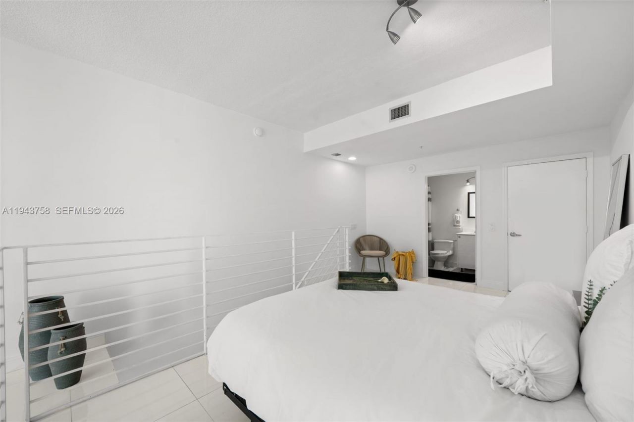 60 SW 13th St , Unit 2812, Miami, FL 33130 Photo