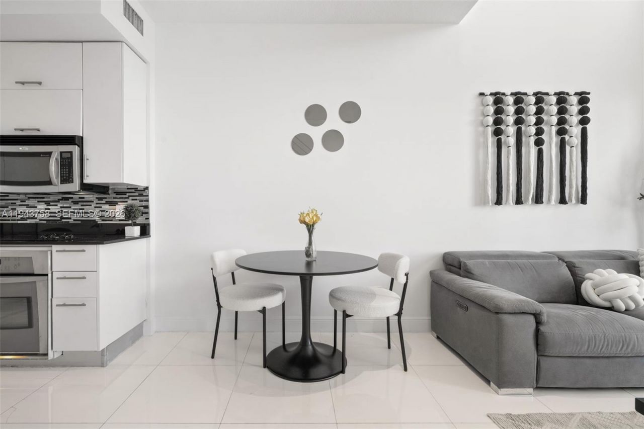 60 SW 13th St , Unit 2812, Miami, FL 33130 Photo