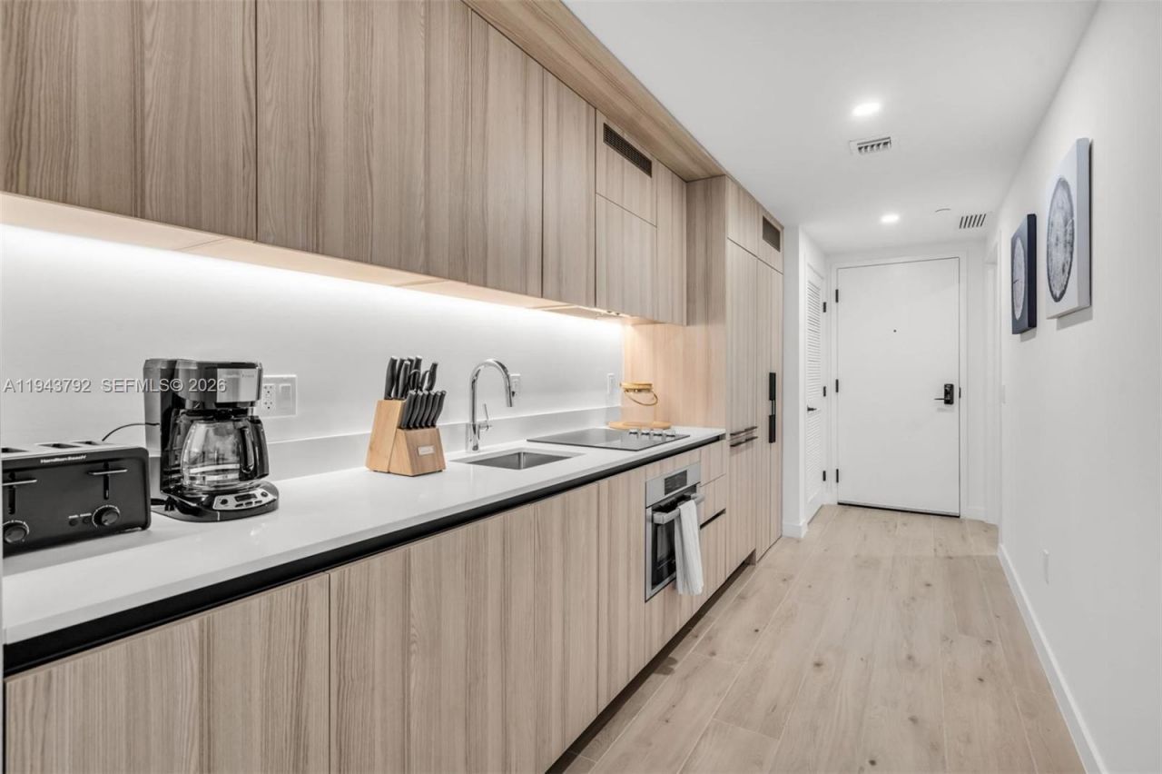 225 N Miami Ave, Unit 301, Miami, FL 33128 Photo