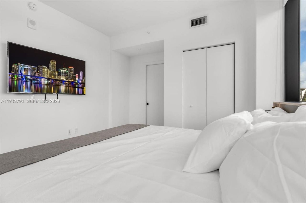 225 N Miami Ave, Unit 301, Miami, FL 33128 Photo