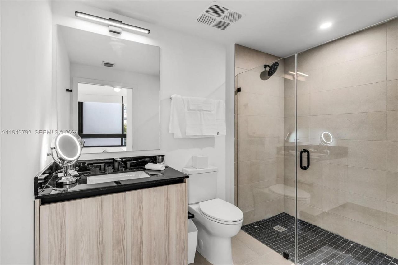 225 N Miami Ave, Unit 301, Miami, FL 33128 Photo