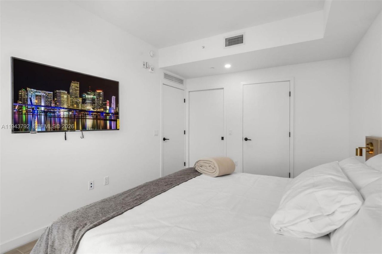 225 N Miami Ave, Unit 301, Miami, FL 33128 Photo