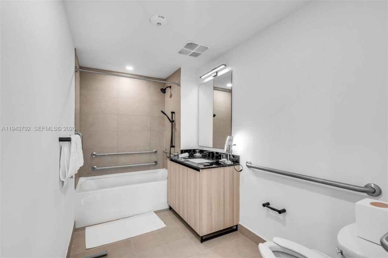 225 N Miami Ave, Unit 301, Miami, FL 33128 Photo