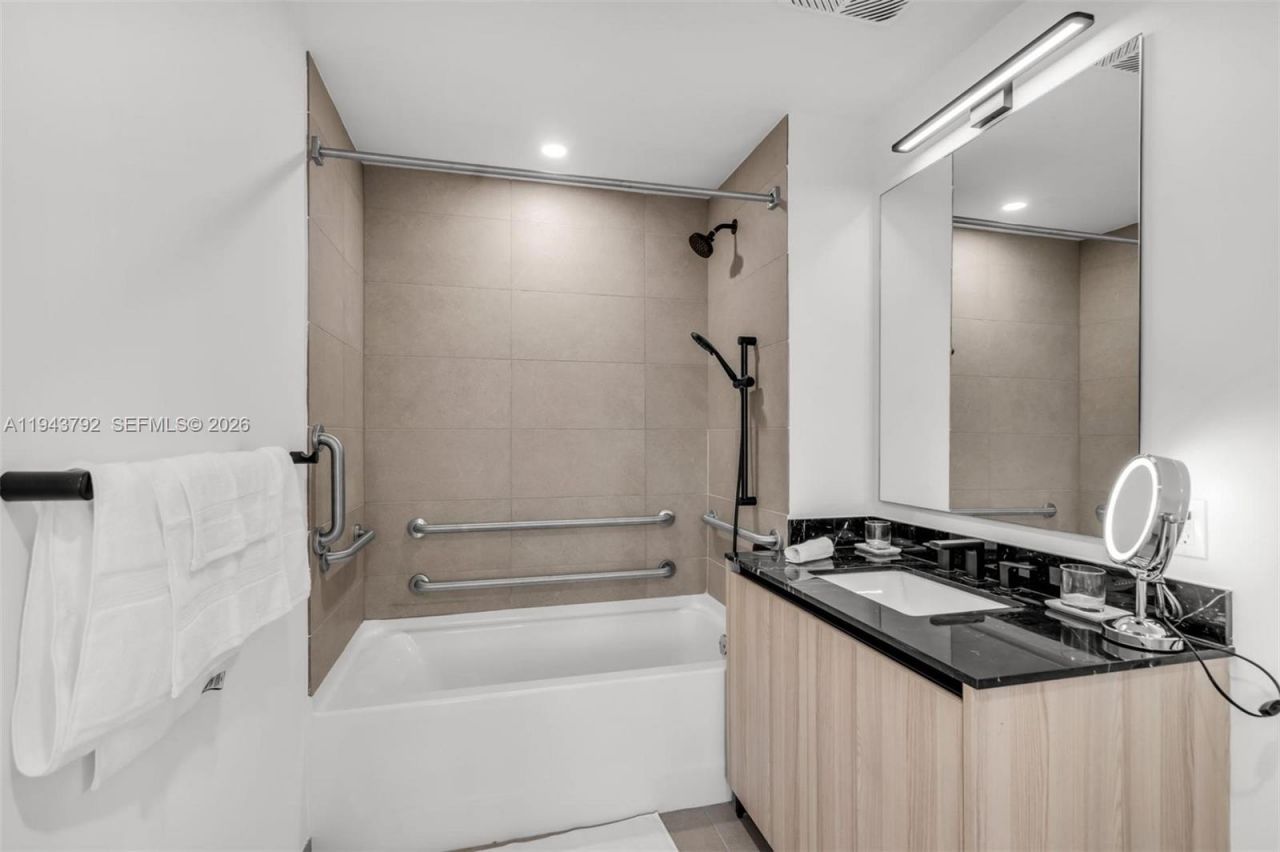 225 N Miami Ave, Unit 301, Miami, FL 33128 Photo