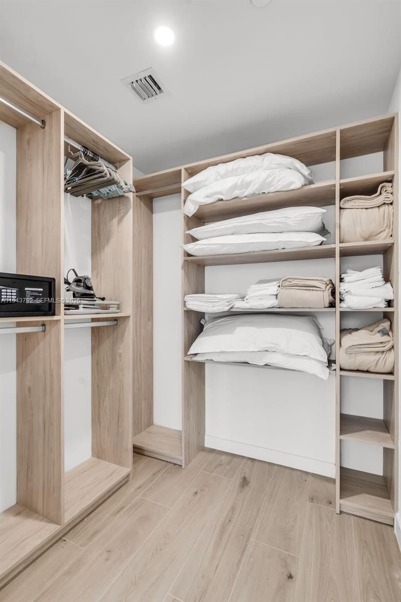 225 N Miami Ave, Unit 301, Miami, FL 33128 Photo