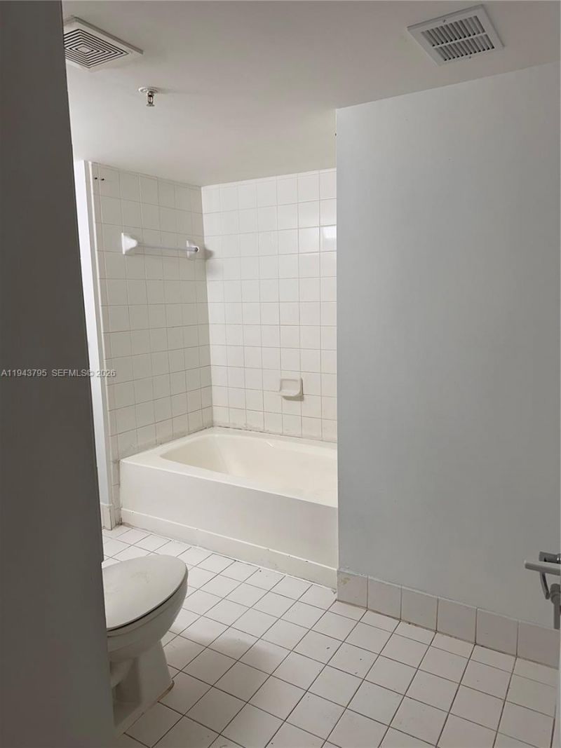 9640 NW 2nd St, Unit 5-306, Pembroke Pines, FL 33024 Photo