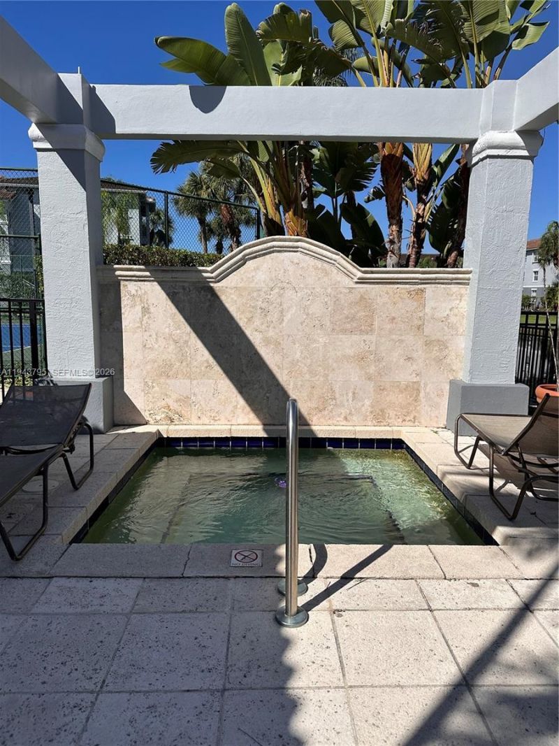 9640 NW 2nd St, Unit 5-306, Pembroke Pines, FL 33024 Photo