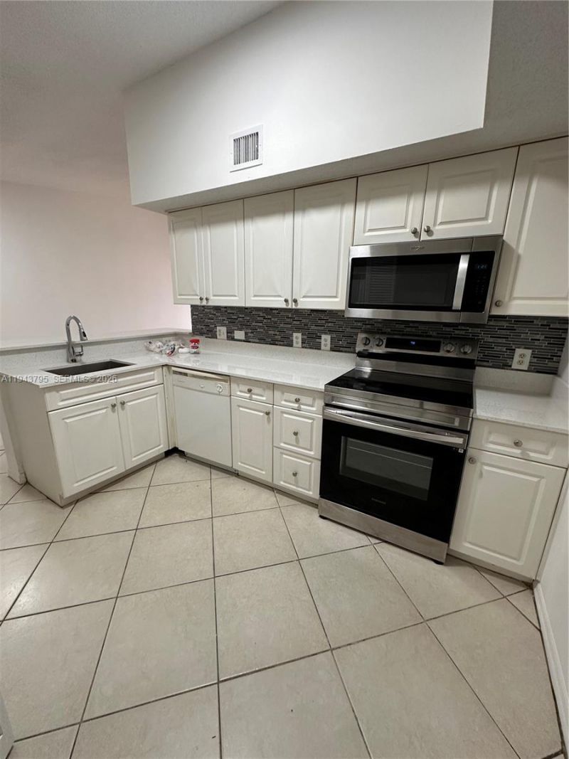 9640 NW 2nd St, Unit 5-306, Pembroke Pines, FL 33024 Photo