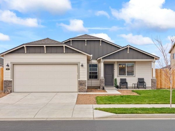 262 NW Par Avenue, Madras, OR 97741